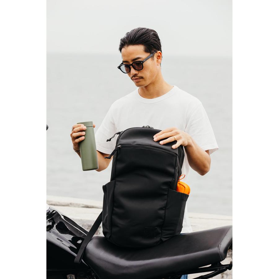 あすつく対応 エバーグッズ EVERGOODS CHZ22 - Civic Half Zip 22L V3 Solution Black eg13003d シビックハーフジップ 22L バックパックの画像