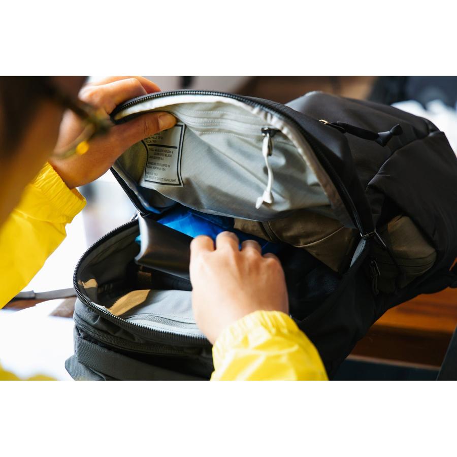 あすつく対応 エバーグッズ EVERGOODS CHZ26 - Civic Half Zip 26L V3 Solution Black eg13005d シビックハーフジップ 26L バックパックの画像