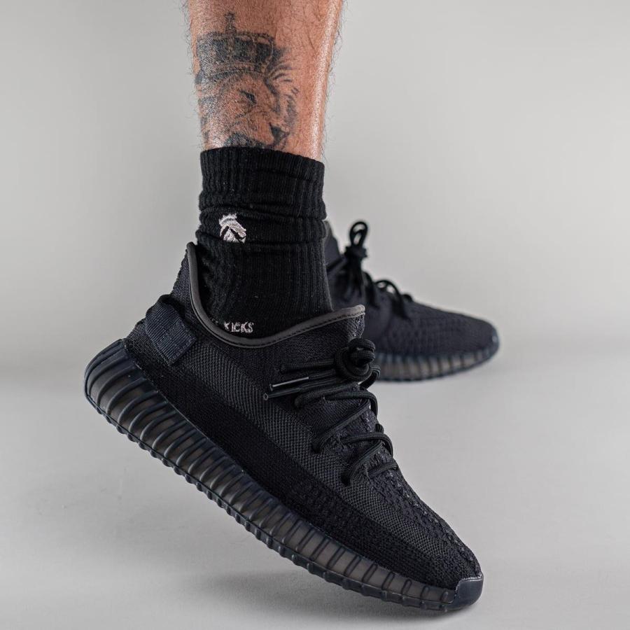 イージー ブースト 350 V2 オニキス adidas YEEZY Boost 350 V2 Onyx