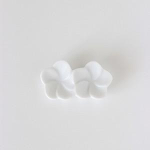 ポーセラーツ 白磁 食器 箸置き (プルメリア2輪) 北欧風 : VICTORIA