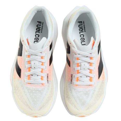 New Balance - ニュー平衡にする（new balance）（レディース）駈けっくらシューズ 形づくるシューズ 部活 FuelCell Rebel v4 WFCXCN4 B