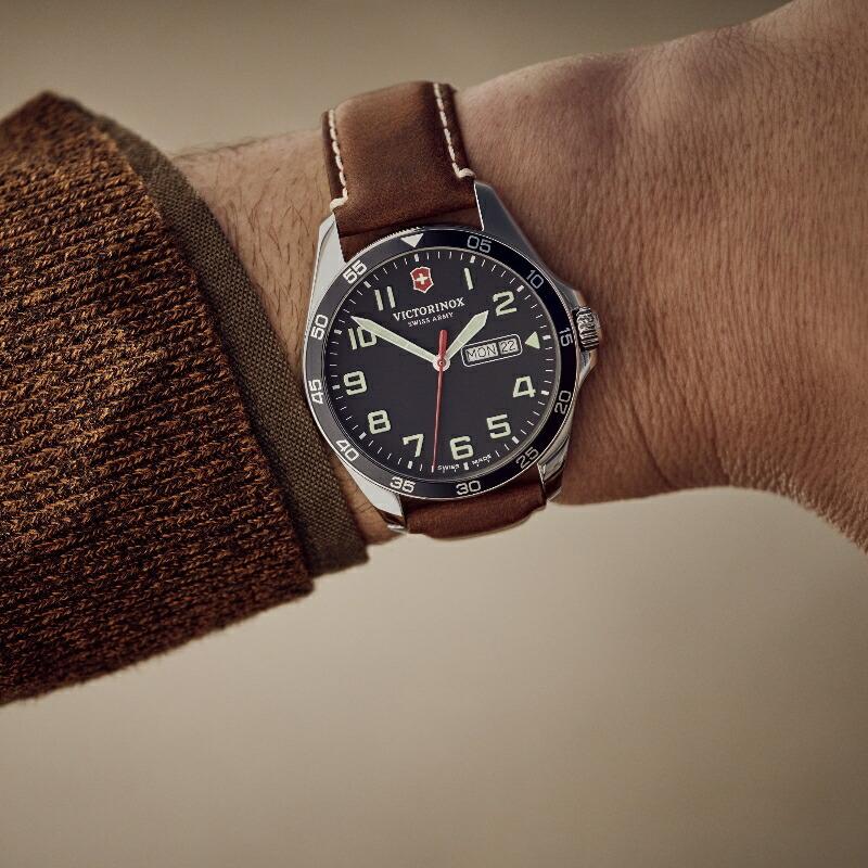 Victorinox FieldForceフィールドフォース 241848 美品 VICTORINOX（ビクトリノックス） マルチツールプレゼント 公式 腕時計