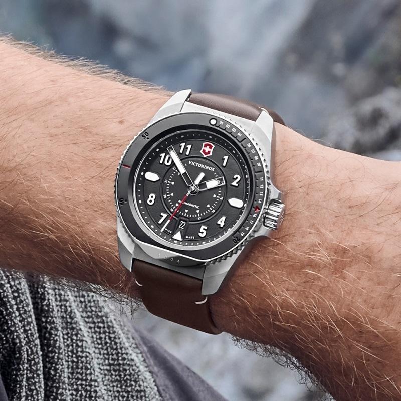 ビクトリノックス　journey1884 新品未使用 VICTORINOX（ビクトリノックス） マルチツールプレゼント 公式