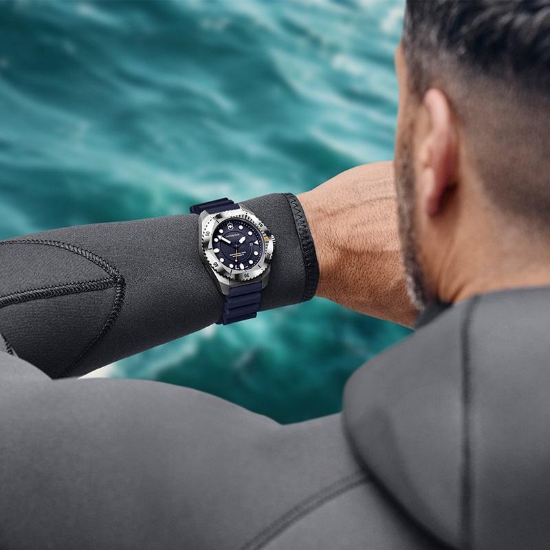 オリジナルCAPプレゼント ビクトリノックス 時計 VICTORINOX 公式 DIVE PRO ダイブプロ クォーツ ステンレススチール ブルー 正規品 5年保証 腕時計 メンズの画像
