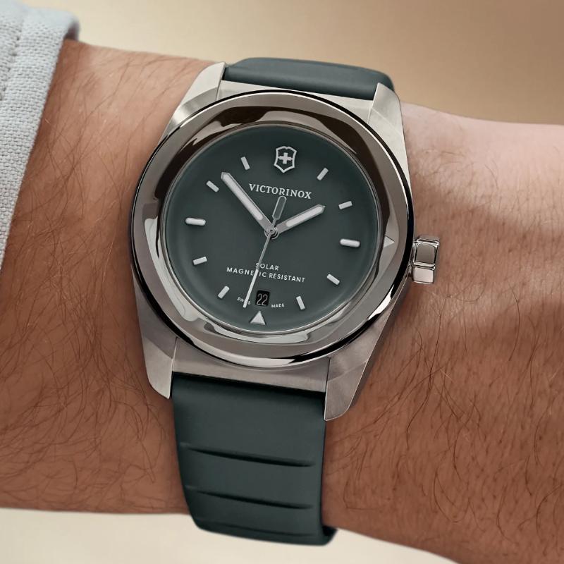 オリジナルCAPプレゼント ビクトリノックス VICTORINOX 公式 コンセプトワン ソーラー ストーム (グレー) ラバー 正規品 5年保証 時計 腕時計 メンズ レディースの画像