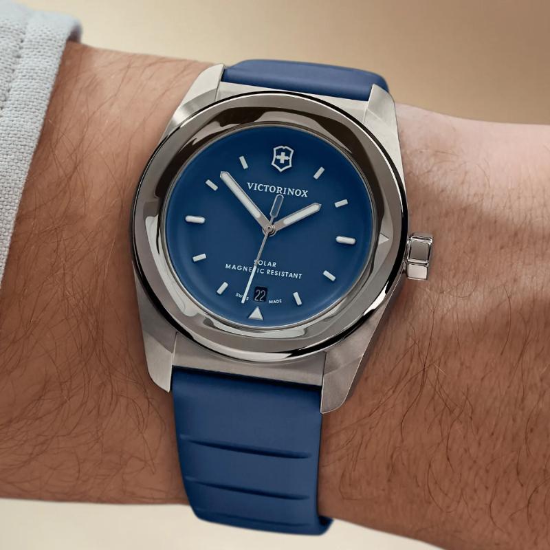 オリジナルCAPプレゼント ビクトリノックス VICTORINOX 公式 コンセプトワン ソーラー ブルー ラバーベルト 正規品 5年保証 時計 腕時計 メンズ レディースの画像