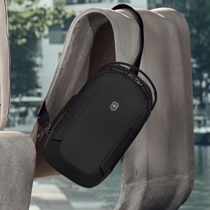 未使用級✨️ ヴィクトリノックス アルトモント プロフェッショナル ボディバッグ VICTORINOX（ビクトリノックス） 最大42% 5/3限定 ボディバッグ ワン