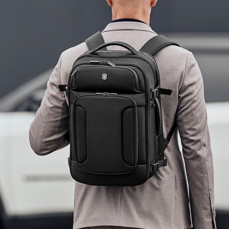 VICTORINOX（ビクトリノックス） レザーポーチ付きマルチツール 公式