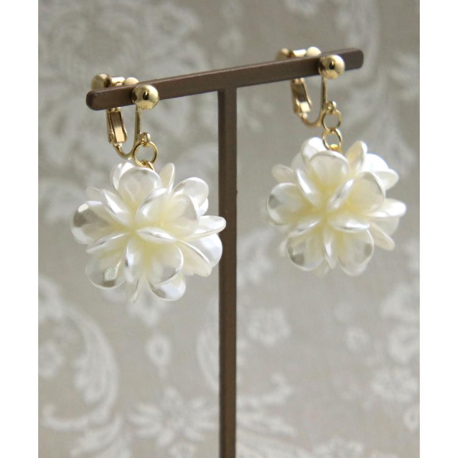 ヴァンテーヌ ピアス イヤリング フラワー 大ぶり パール調