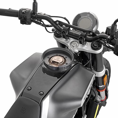 バイク タンクバッグ GIVI BF57 Tanklock用フランジ ハスクバーナ Svartpilen 125 / 401 21