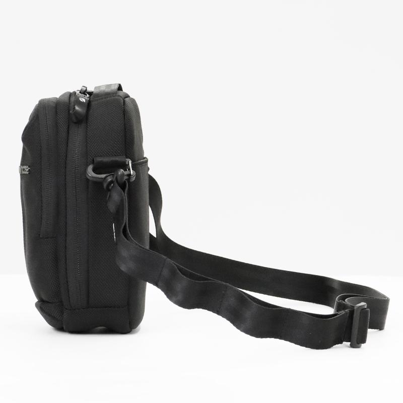 incase（インケース） ショルダーバッグ Tracks 斜め掛け 2L