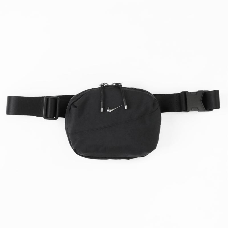 【美品】【完売品】OMMO 黒 ボディバッグ　2wayショルダーバッグ NIKE（ナイキ） ボディバッグ オーラ クロスボディ Aura Crossbody