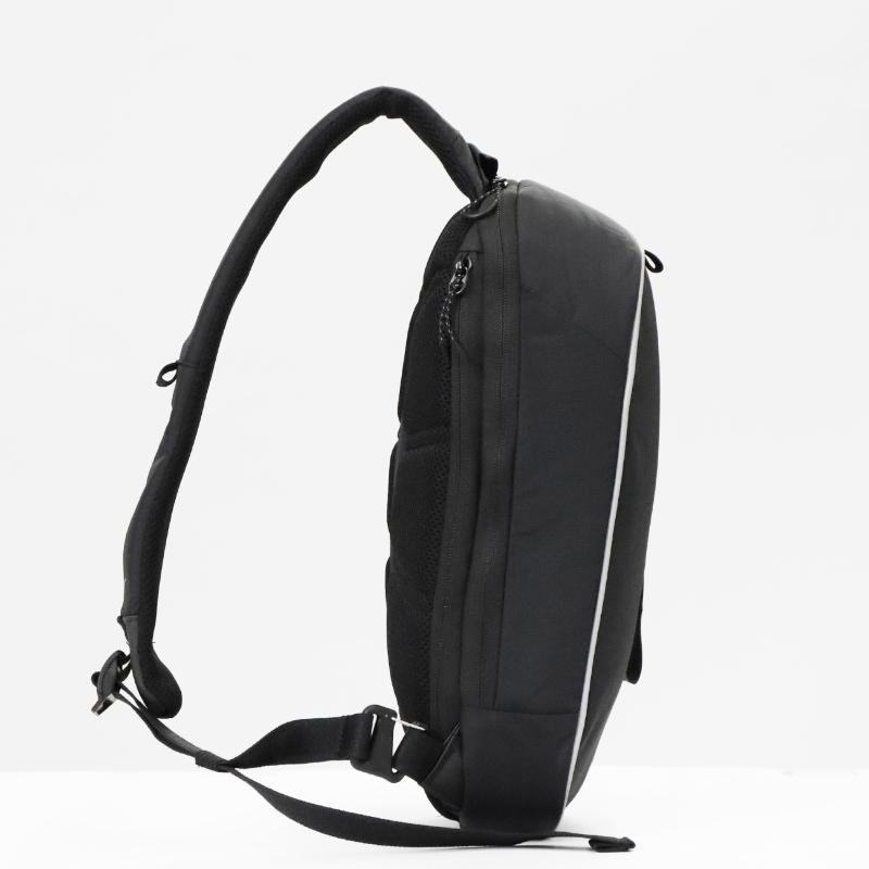 NIKE（ナイキ） ボディバッグ COMMUTE スリングバッグ ミニバッグ 縦型