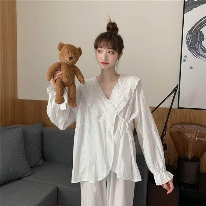 パジャマ レディース 白 トップス長袖 長ズボン 上下セット 可愛い フリル キャンディースリーブ フロントリボン プルオーバー |  | 02