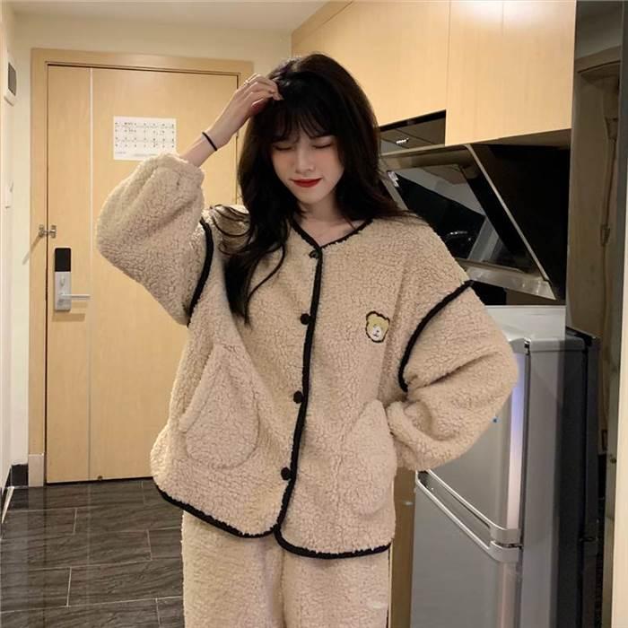 レディースパジャマ 上下セット クマワンポイント 長袖 襟なし 前ボタン 前開き Vネック ポケット付き ベージュ 茶系 パフスリーブ ゆったり 柔らか素材 |  | 11