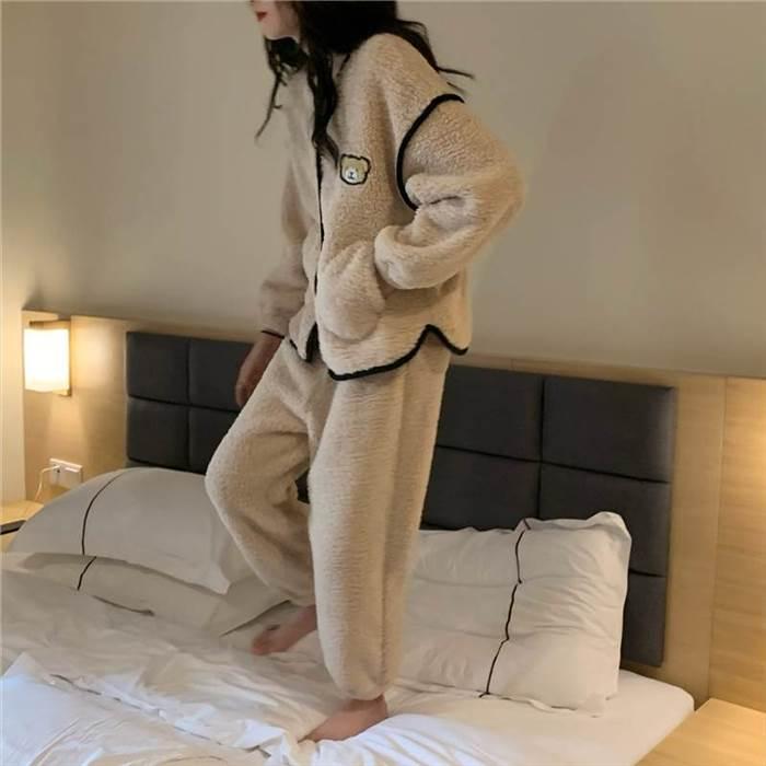 レディースパジャマ 上下セット クマワンポイント 長袖 襟なし 前ボタン 前開き Vネック ポケット付き ベージュ 茶系 パフスリーブ ゆったり 柔らか素材 |  | 17