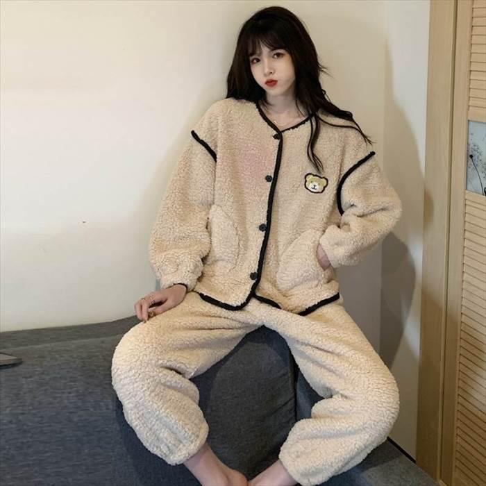 レディースパジャマ 上下セット クマワンポイント 長袖 襟なし 前ボタン 前開き Vネック ポケット付き ベージュ 茶系 パフスリーブ ゆったり 柔らか素材 |  | 04