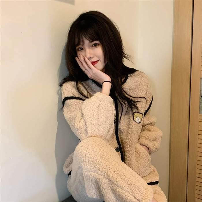 レディースパジャマ 上下セット クマワンポイント 長袖 襟なし 前ボタン 前開き Vネック ポケット付き ベージュ 茶系 パフスリーブ ゆったり 柔らか素材 |  | 05