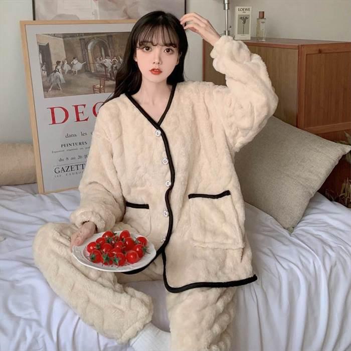 シンプルパジャマ レディース 長袖 襟なし 上下セット Vネック ナイトウエア 前ボタン 前開き ライン入り ナチュラル ポケット付き 大きめサイズ | 