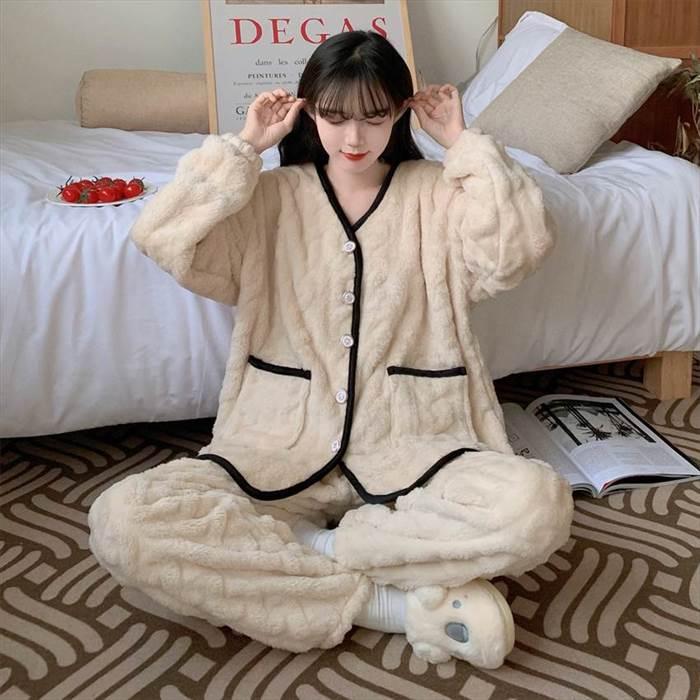 シンプルパジャマ レディース 長袖 襟なし 上下セット Vネック ナイトウエア 前ボタン 前開き ライン入り ナチュラル ポケット付き 大きめサイズ |  | 02