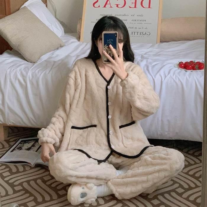 シンプルパジャマ レディース 長袖 襟なし 上下セット Vネック ナイトウエア 前ボタン 前開き ライン入り ナチュラル ポケット付き 大きめサイズ |  | 05