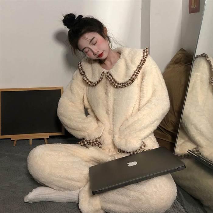 大きめ襟パジャマ レディースナイトウエア 前ボタン ポケット付き 襟縁取り 部分チェック柄 シンプル 裾チェック柄 キャンディースリーブ 前開き |  | 10