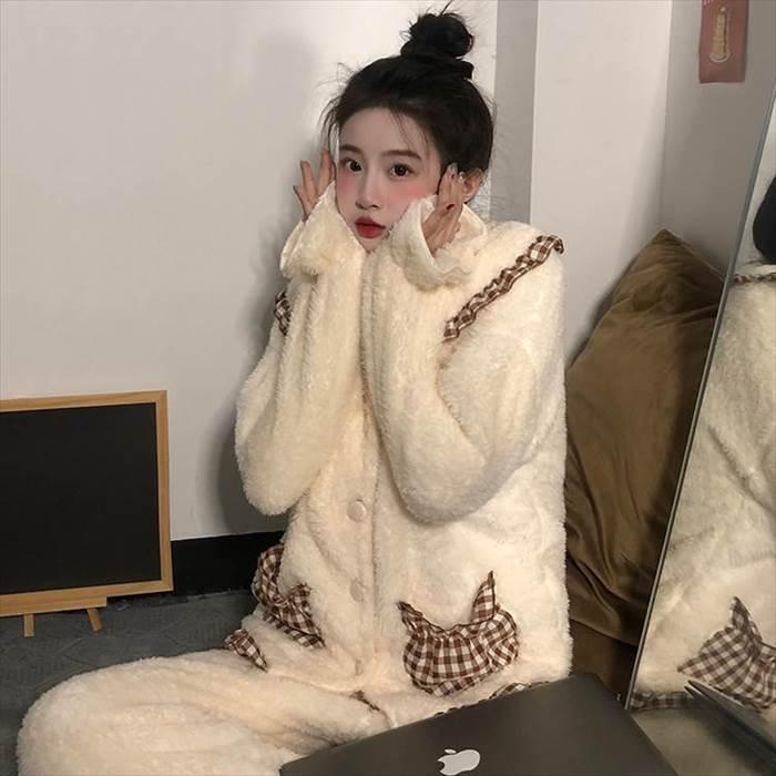 大きめ襟パジャマ レディースナイトウエア 前ボタン ポケット付き 襟縁取り 部分チェック柄 シンプル 裾チェック柄 キャンディースリーブ 前開き |  | 11