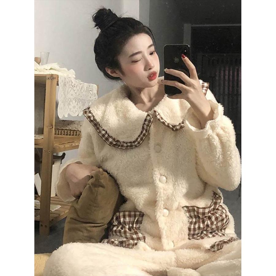 大きめ襟パジャマ レディースナイトウエア 前ボタン ポケット付き 襟縁取り 部分チェック柄 シンプル 裾チェック柄 キャンディースリーブ 前開き |  | 02