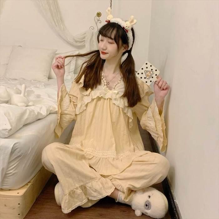 ルームウェア レディース セットアップ 部屋着 寝巻き ナイトウェア 袖あり 長袖 Vネック 襟なし ワイド ギャザー レース フリル リボン 上下セット ふんわり |  | 03