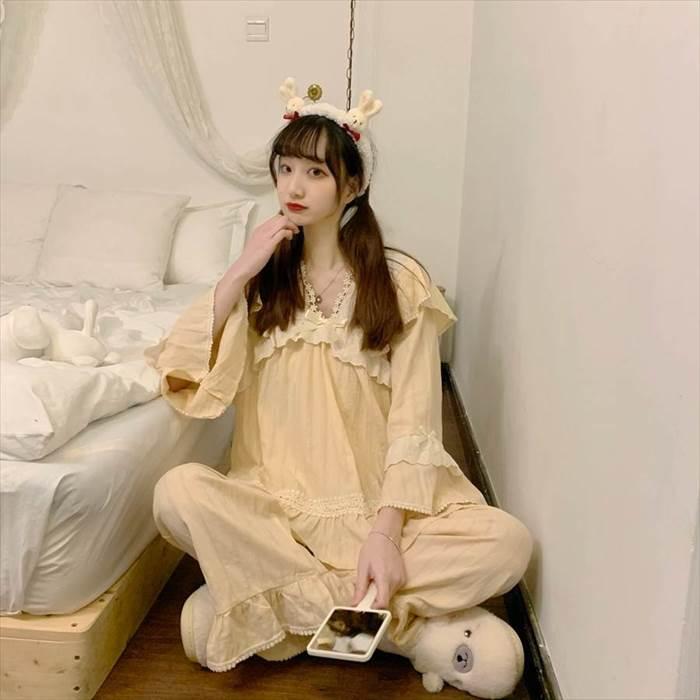 ルームウェア レディース セットアップ 部屋着 寝巻き ナイトウェア 袖あり 長袖 Vネック 襟なし ワイド ギャザー レース フリル リボン 上下セット ふんわり |  | 04