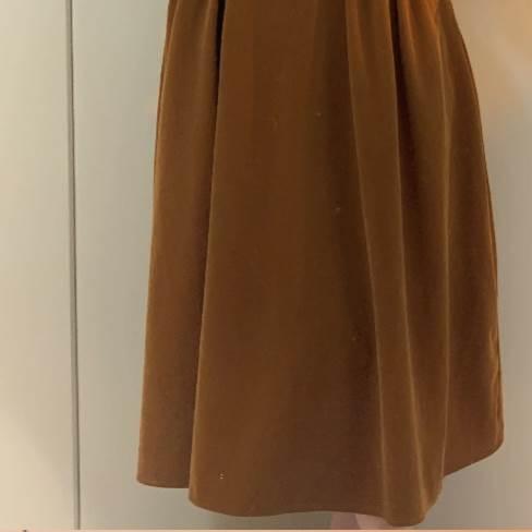 レディース 新作 レトロ 今風 ハイエンド フレンチデザイン スクエアネック コーデュロイドレス ウエストスリム ロングスカート フレアーワンピース ブラック |  | 11