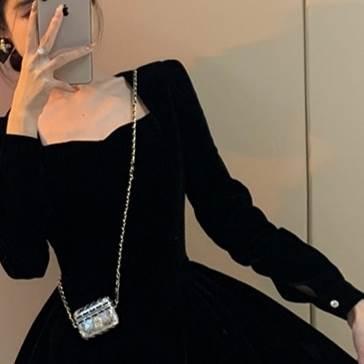 レディース 新作 レトロ 今風 ハイエンド フレンチデザイン スクエアネック コーデュロイドレス ウエストスリム ロングスカート フレアーワンピース ブラック |  | 05