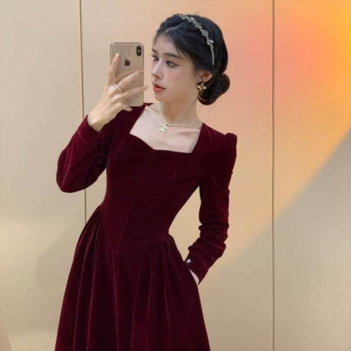 レディース 新作 レトロ 今風 ハイエンド フレンチデザイン スクエアネック コーデュロイドレス ウエストスリム ロングスカート フレアーワンピース ブラック |  | 06