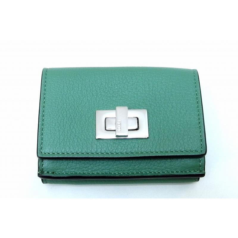 ✨美品✨FENDI フェンディ ピーカブー マイクロ三つ折り財布　グリーン ✨美品✨FENDI フェンディ ピーカブー マイクロ三つ折り財布 グリーン
