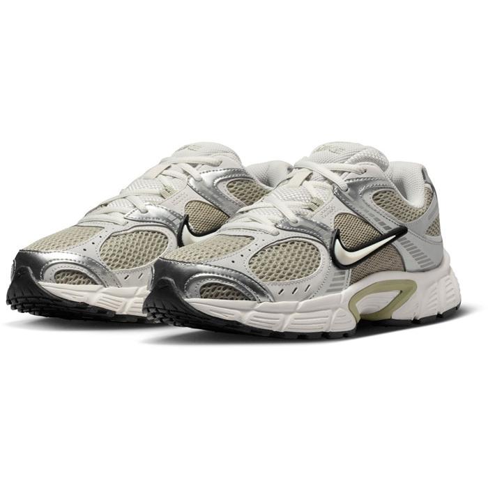 NIKEスニーカー　新品 NIKE（ナイキ） スニーカー レディース フレックス トレイン ワイド