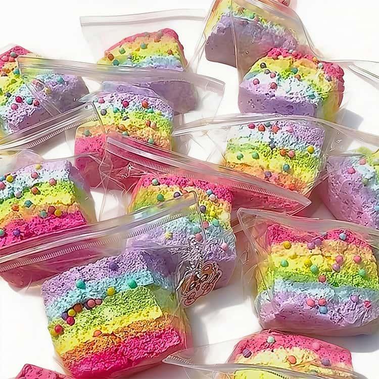 ジャンボスクイーズ レインボーケーキ かわいい 送料無料 おもちゃ