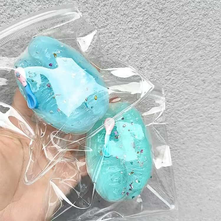 袋のまま ケースに入れたまま“むにっ”と楽しめる新感覚スクイーズ