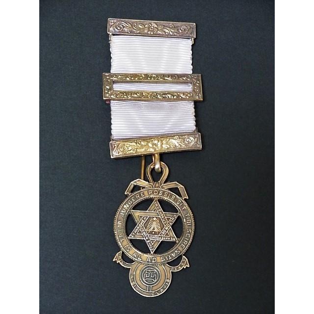 美しい 英国アンティーク 1936年 フリーメイソンの純銀製メダル リボン バー 予約販売品 Www Muslimaidusa Org