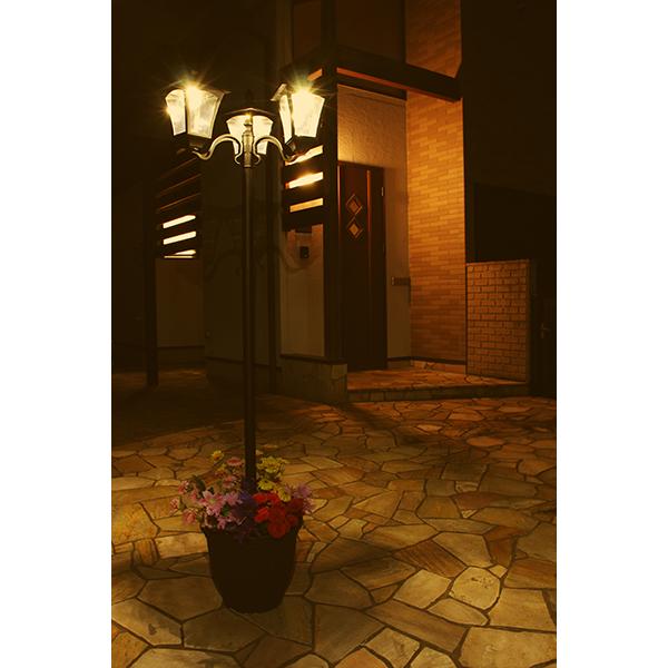 植木鉢付きソーラー街灯 3灯TAN-763-3 送料無料 リビングアウト 谷村