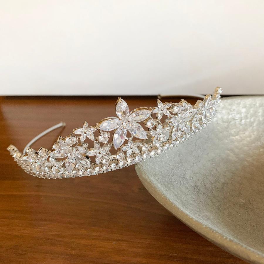 ウェディング　アクセサリー　ティアラ ウエディングヘッドドレス ティアラ クラウン 王冠 ウェディング