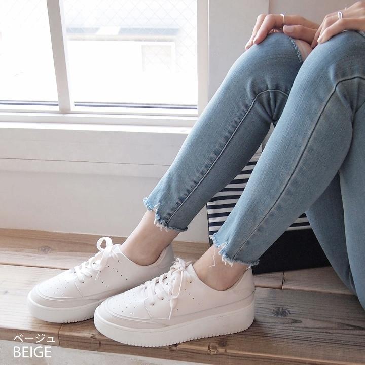 スニーカー レディース おしゃれ 厚底 走れる 大きいサイズ 小さいサイズ ホワイト 白 グレー レースアップ シンプル カジュアル ママ おしゃれ デニム スカート V9500al Vivian Collection 21 26cm対応 通販 Yahoo ショッピング