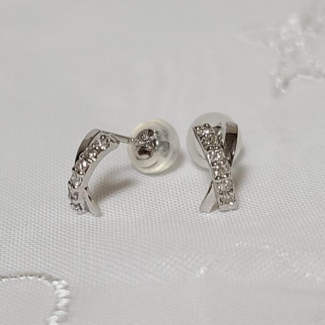 ピアス ダイヤモンド K18WG 刻印入 ダイヤモンドクロスモチーフ 金属 