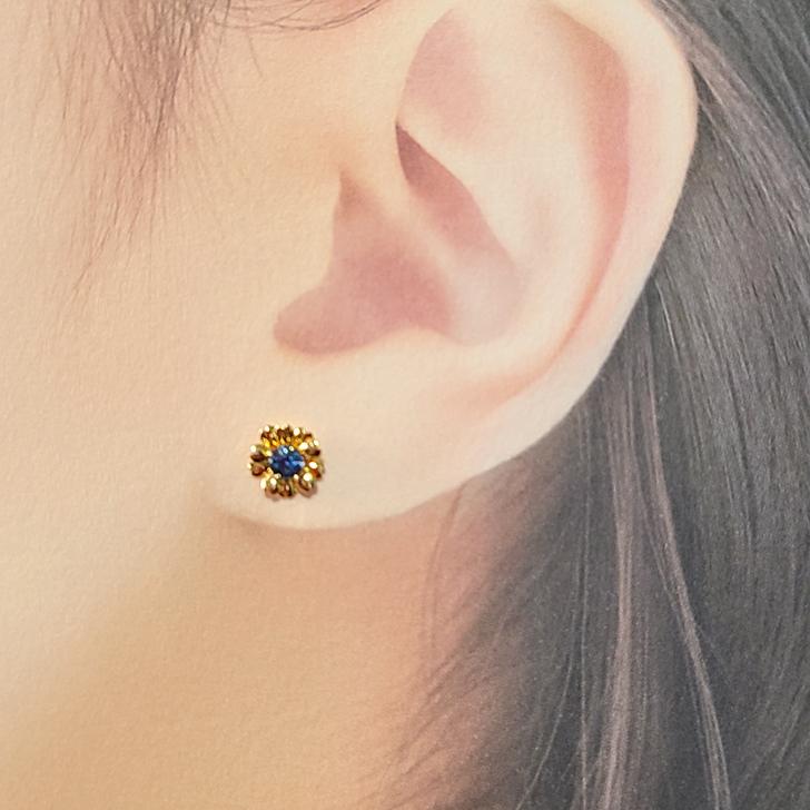 ピアス ブルーサファイア 18金 花びら 両耳分 金属アレルギー対応 
