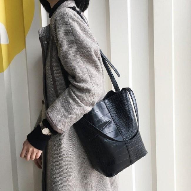ショルダーバッグ トートバッグ レディース クロコ型押し カバン