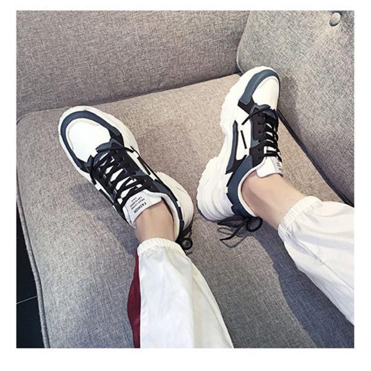 ランニングシューズ メンズ スニーカー 革靴 くつ 滑り止め 通気