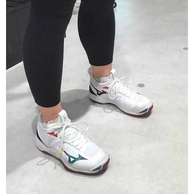 MIZUNO（ミズノ） バレーボールシューズ ウエーブモーメンタム2