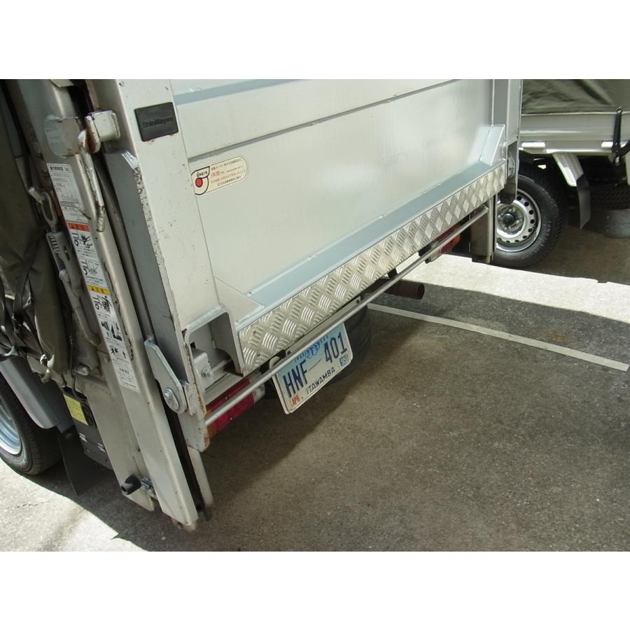 B.C.Richのワーロックにアルミ縞板プレート B.C.Richのワーロックにアルミ縞板プレート 楽器・機材