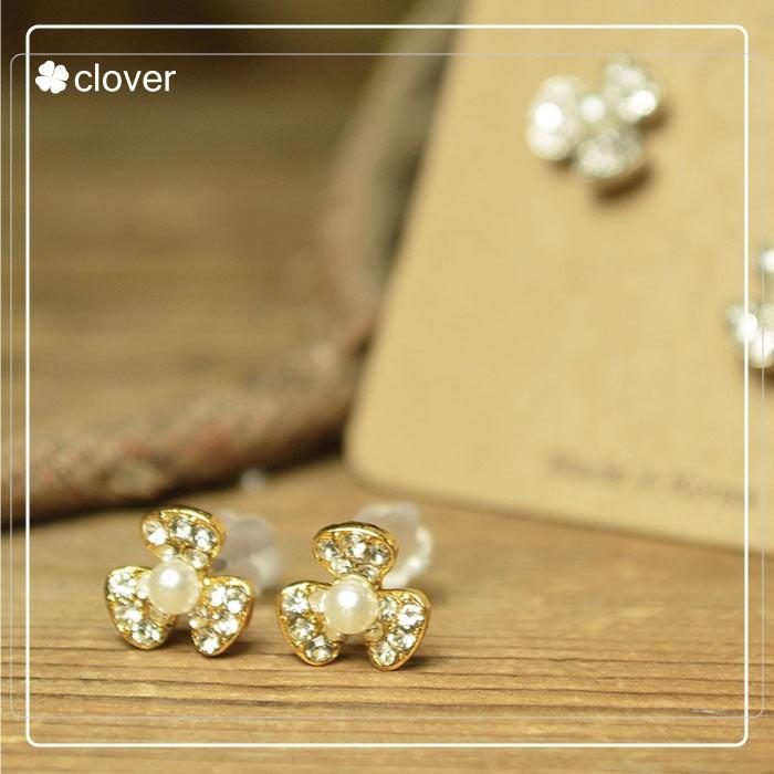 フラワーピアス　三つ葉　クローバー 三つ葉フラワー ラインストーン ピアス アクセサリー レディース 限定