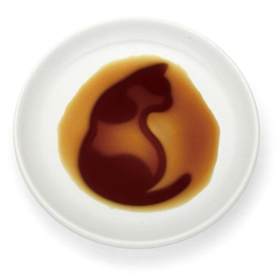 ネコ醤油皿 ふりむく お醤油でかわいいしぐさの猫が浮かび上がる小皿 Ar Cd Frm 文具と雑貨のダブルガレージ 通販 Yahoo ショッピング