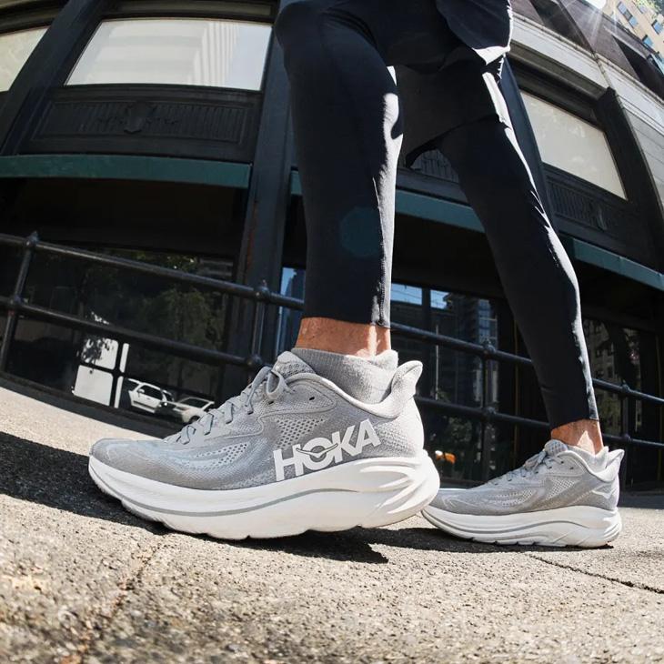 ホカ メンズ ランニングシューズ HOKA クリフトン 10 レギュラー幅 クッション性 通気性 ロードラン ローカット ジョギングシューズ 男性 大きいサイズ /1162030の画像